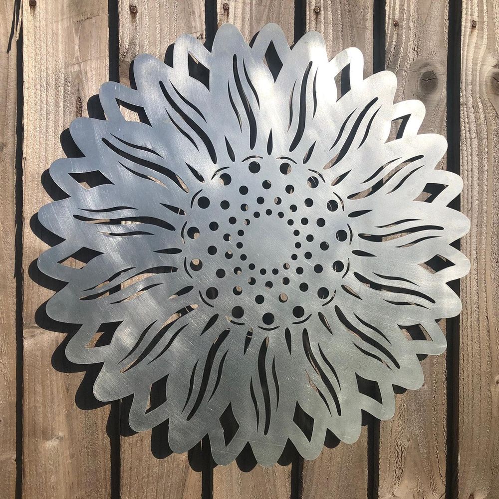 Decorative Galvanized Steel Sunflower Sign for Attractive Gardens