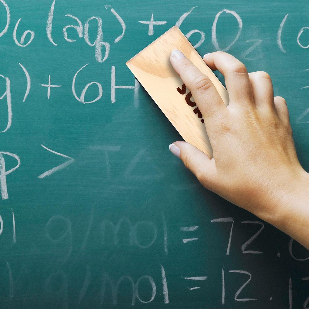 SOKA Eraser: Premium Quality Wooden Handle - Multifunctional for Chalkboards & Whiteboards - Certified Safe