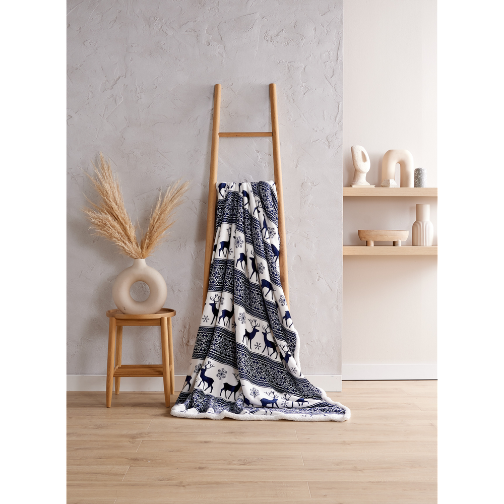 Cozy Nordic Sherpa Fleece Throw - Luxurious & Snuggly Blanket for All!