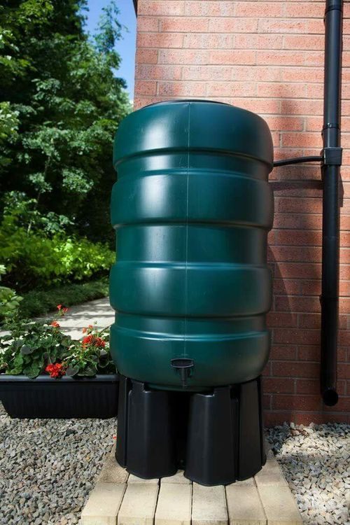 Whitefurze G29WB 100 Liter Capacity Complete Water Butt Kit w/ Stand Easy to fit Space saving, Diverter, Tap, T Piece & Hose for your lawn and garden - Green