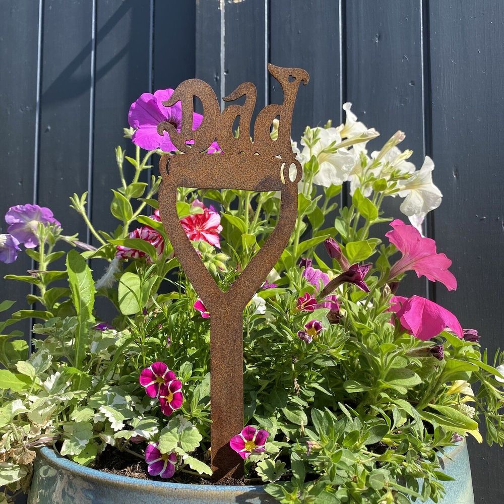 DAD on a Spade Garden Sign - Rusty Metal Outdoor Decor - Perfect Gift for Fathers Day