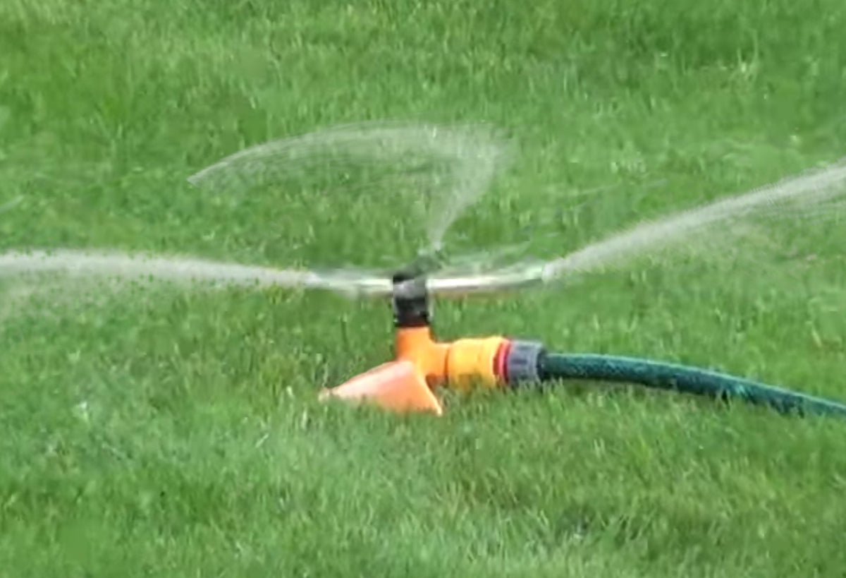 3-Arm Revolving Sprinkler Orange Leaf