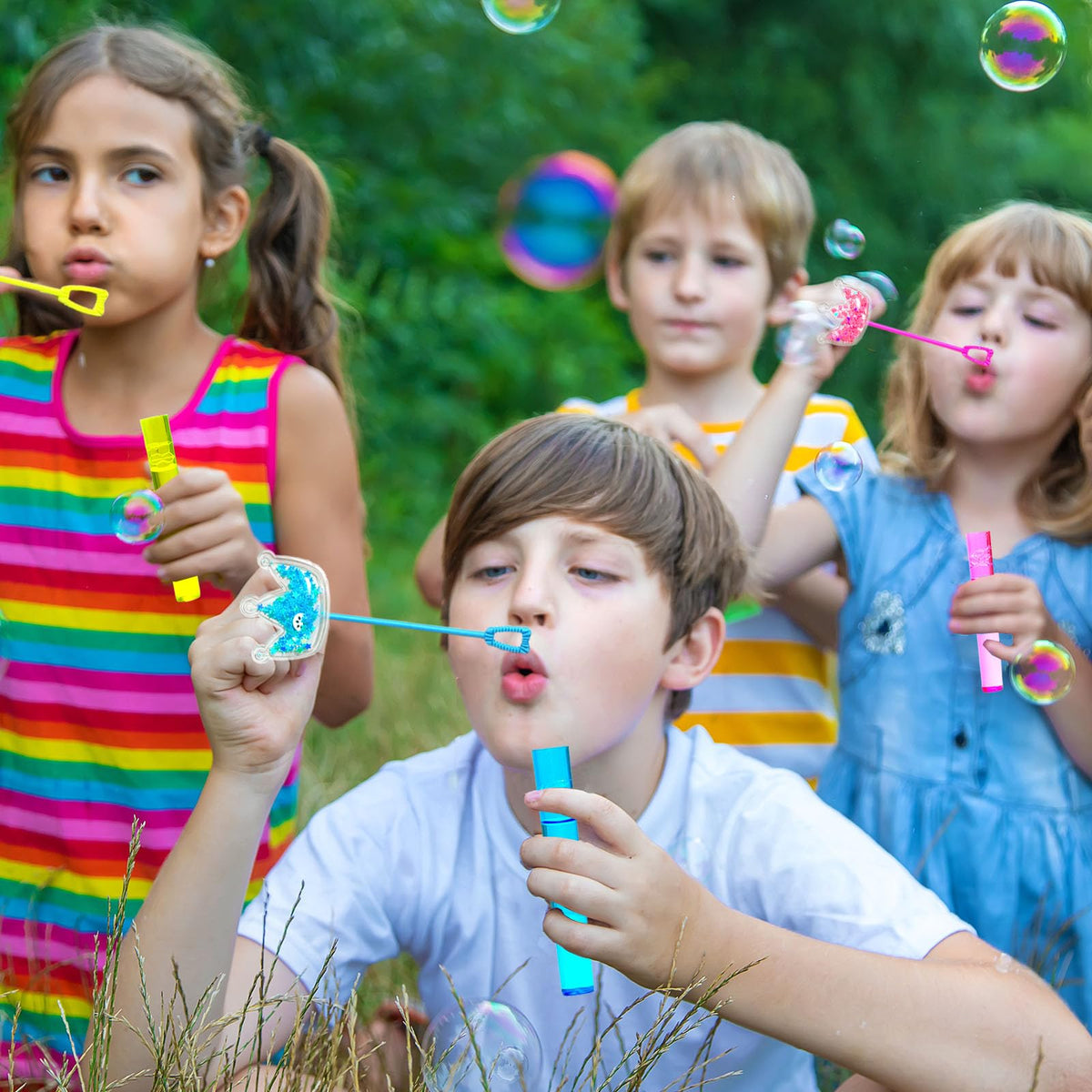uoyoi Princess Party Favors – 24Pcs Glitter Crown Bubble Wands for Kids