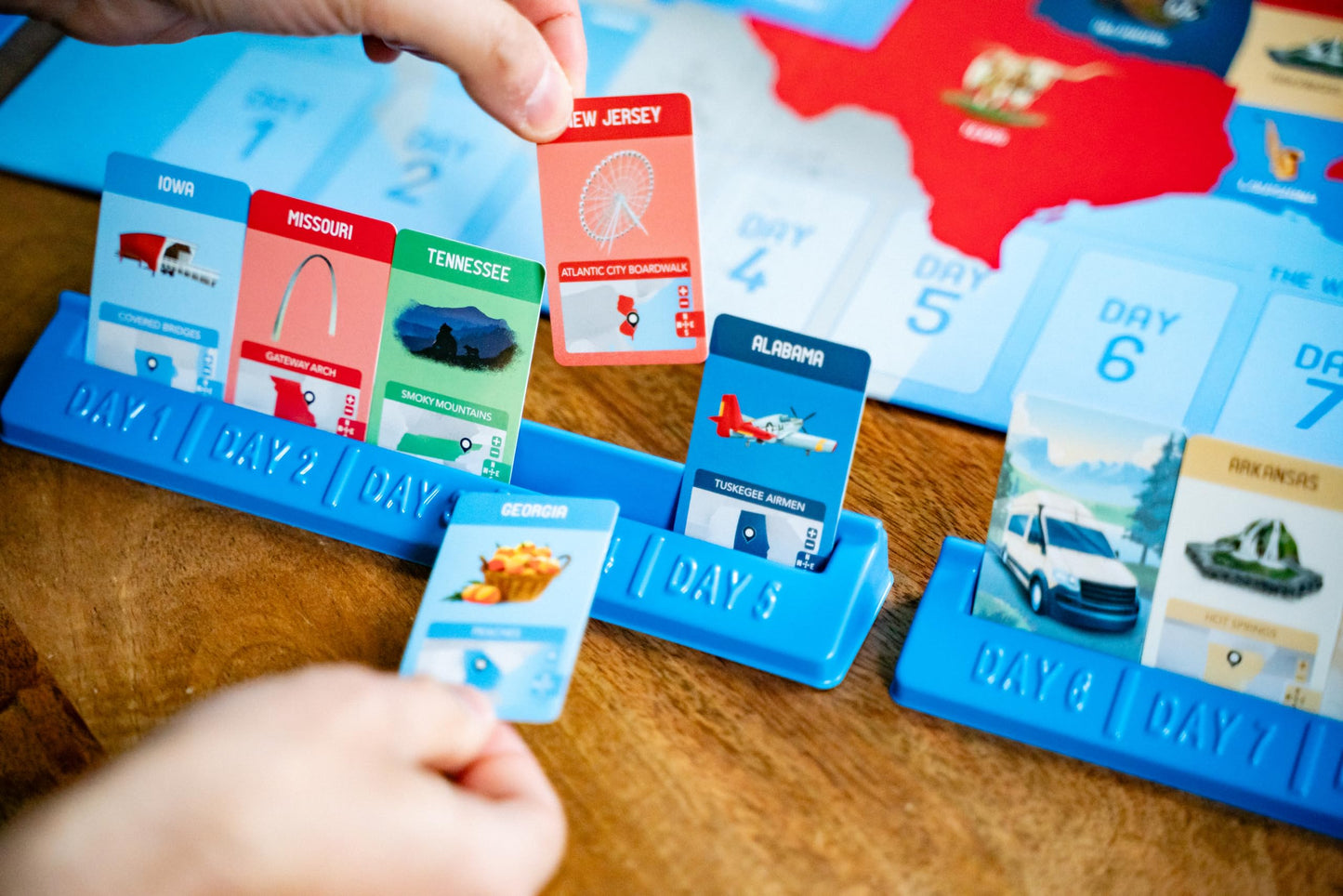 10 Days in the USA by USAOPOLY – Family Road Trip Board Game, 2-4 Players, 30 Minutes