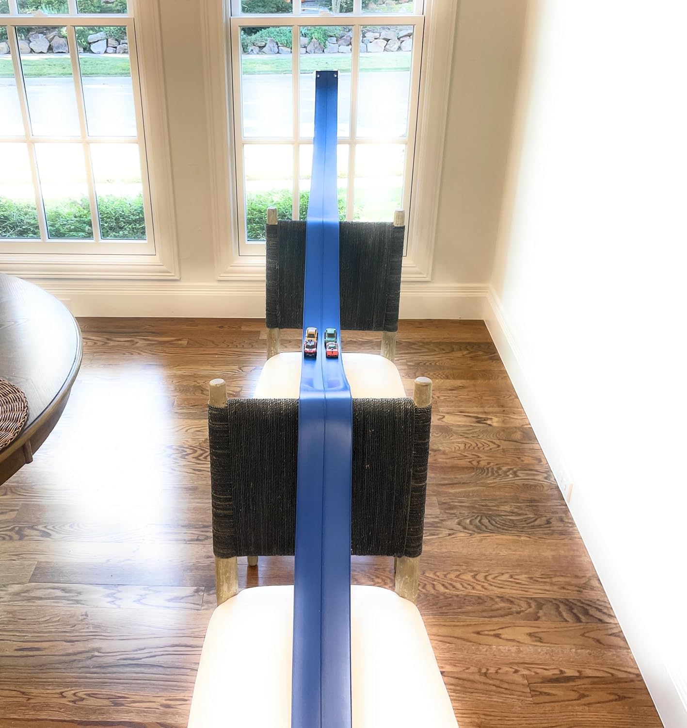 Valchemist FlexTrack 5000 – 15 ft Flexible Race Track with Suction Cups, Hot Wheels/1:64 Compatible, Rolls Up (Racing Blue)