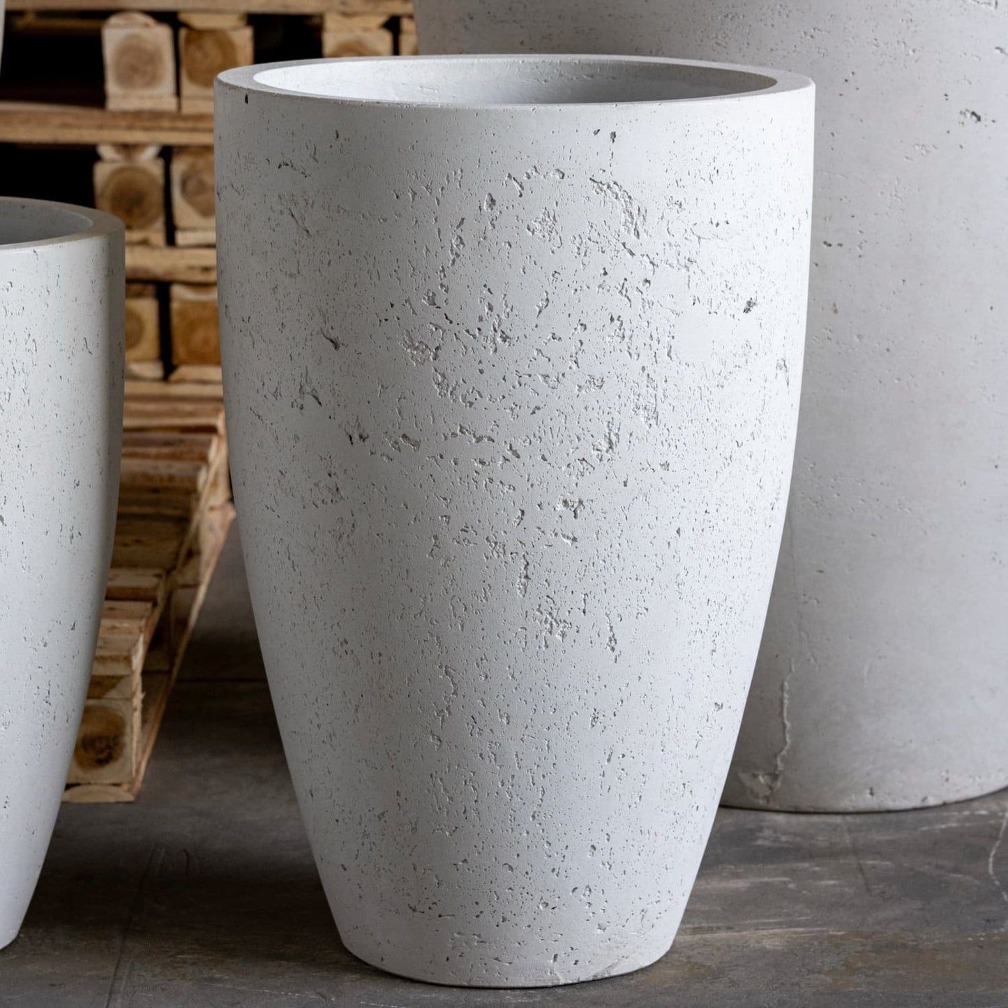 Vessara | White Mist – 52cm Large Tall Concrete Planter – 15L Round Plant Pot