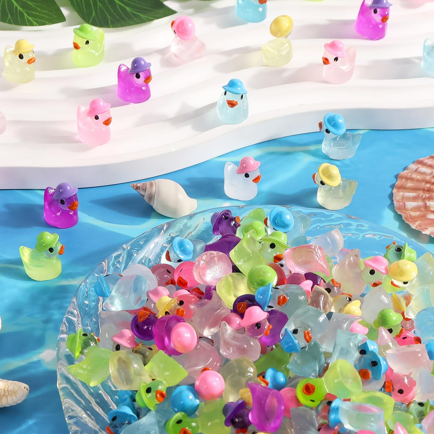 VICROIC 100 PCS Luminous Mini Resin Ducks — Glow in the Dark Decor for Dollhouses, Gardens & Parties