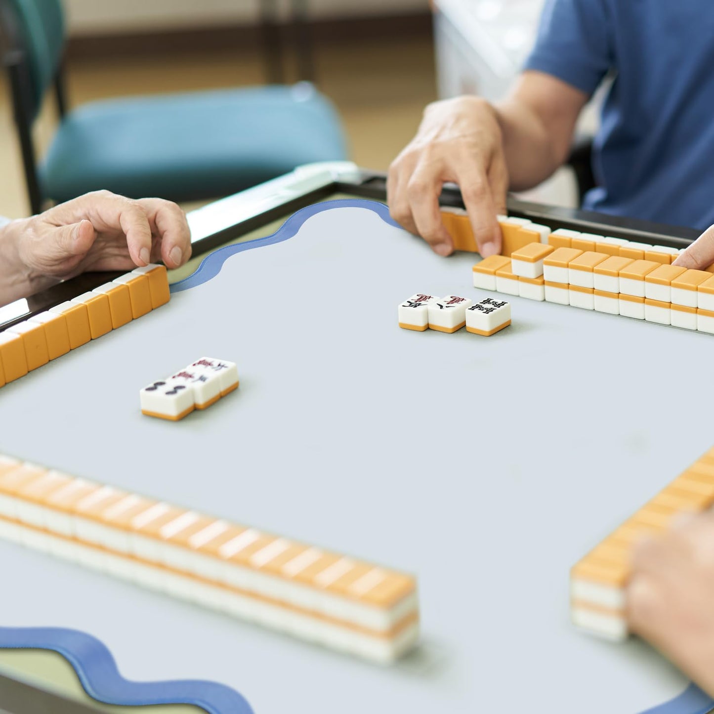 VioraWhite 21-Inch Mini Mahjong Mat for Travel – Blue Scalloped Anti-Slip Table Mat
