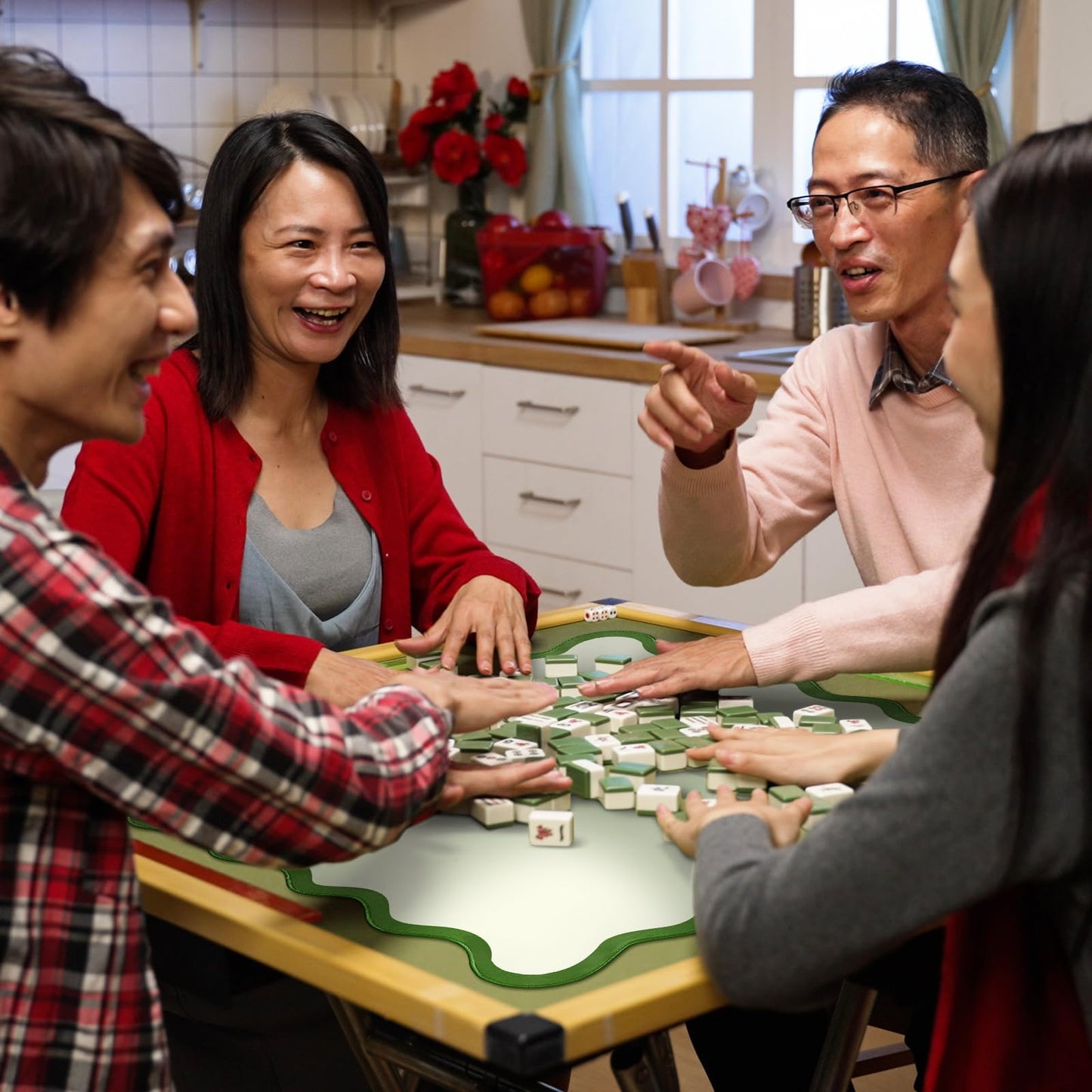 VioraWhite 21-Inch Mini Mahjong Mat for Travel - Scalloped Green, Anti-Slip, Noise-Reducing Table Game Mat