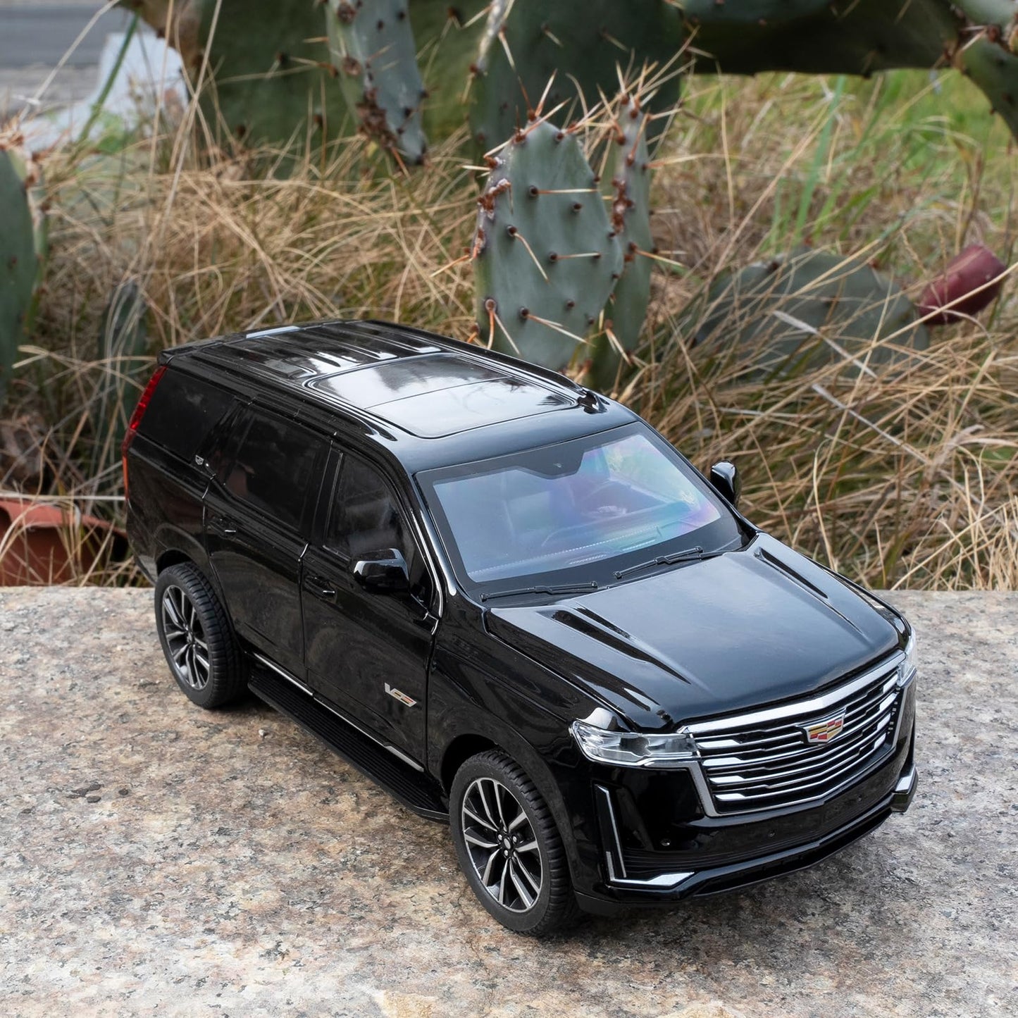 WAKAKAC 1:24 Escalade Toy Car – Alloy Diecast with Lights, Sounds, Pull-Back (Black)