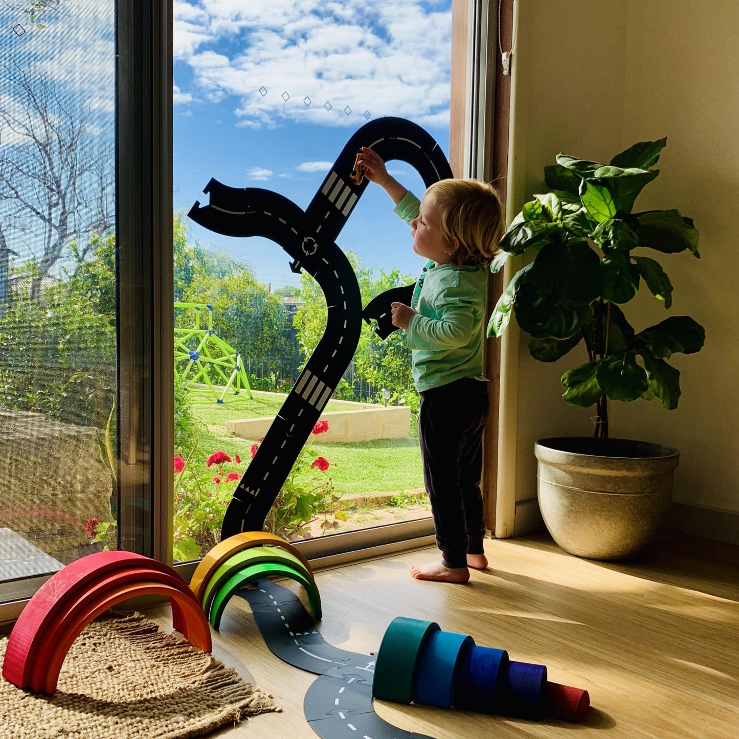 Waytoplay Expressway 16-Piece Circuit – Flexible, Waterproof Toy Tracks (Made in The Netherlands)
