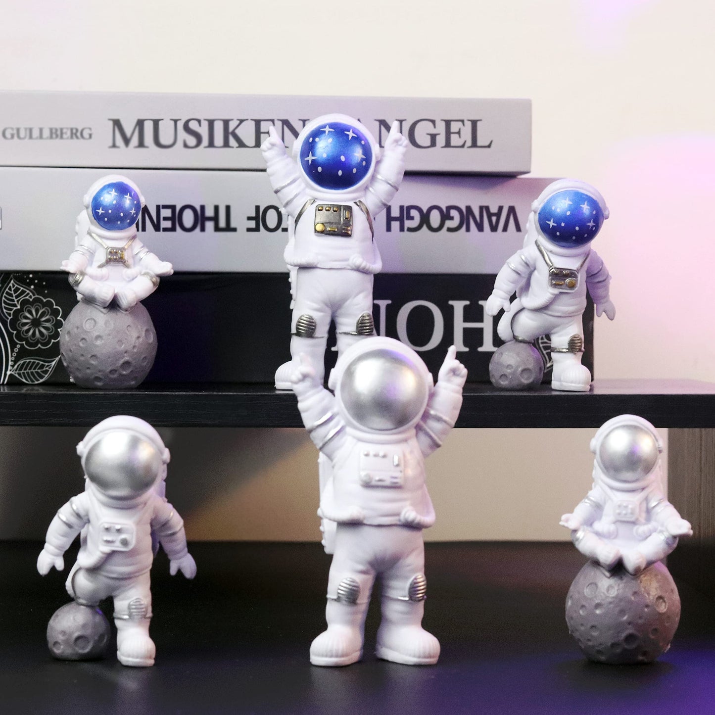 WINUSD 4PCS Astronaut Figurine Set – Blue Resin Desk Decor, 3 Figurines + Keychain