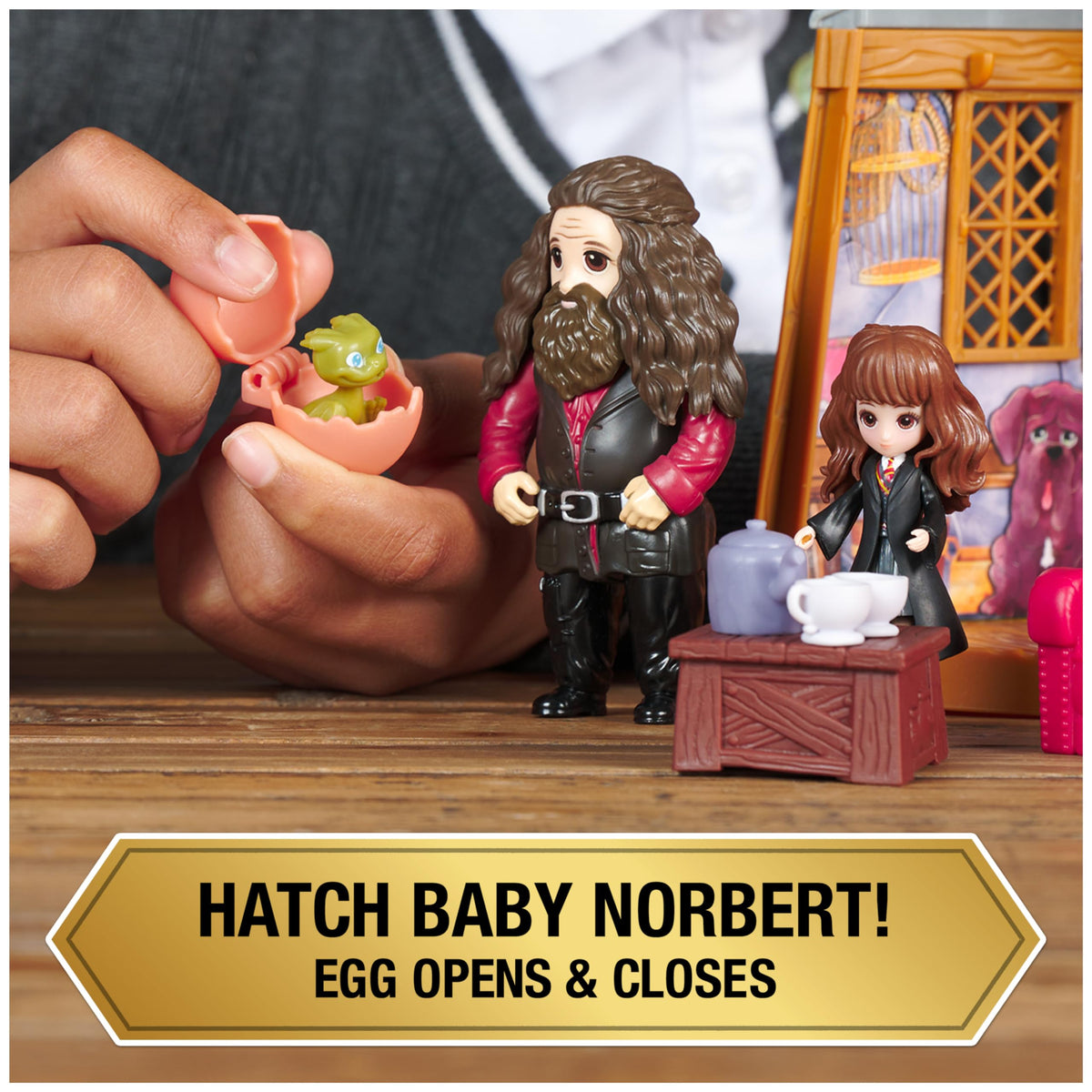 Wizarding World Hagrid's Hut Playset – Magical Minis with 2 Figures and 9 Accessories