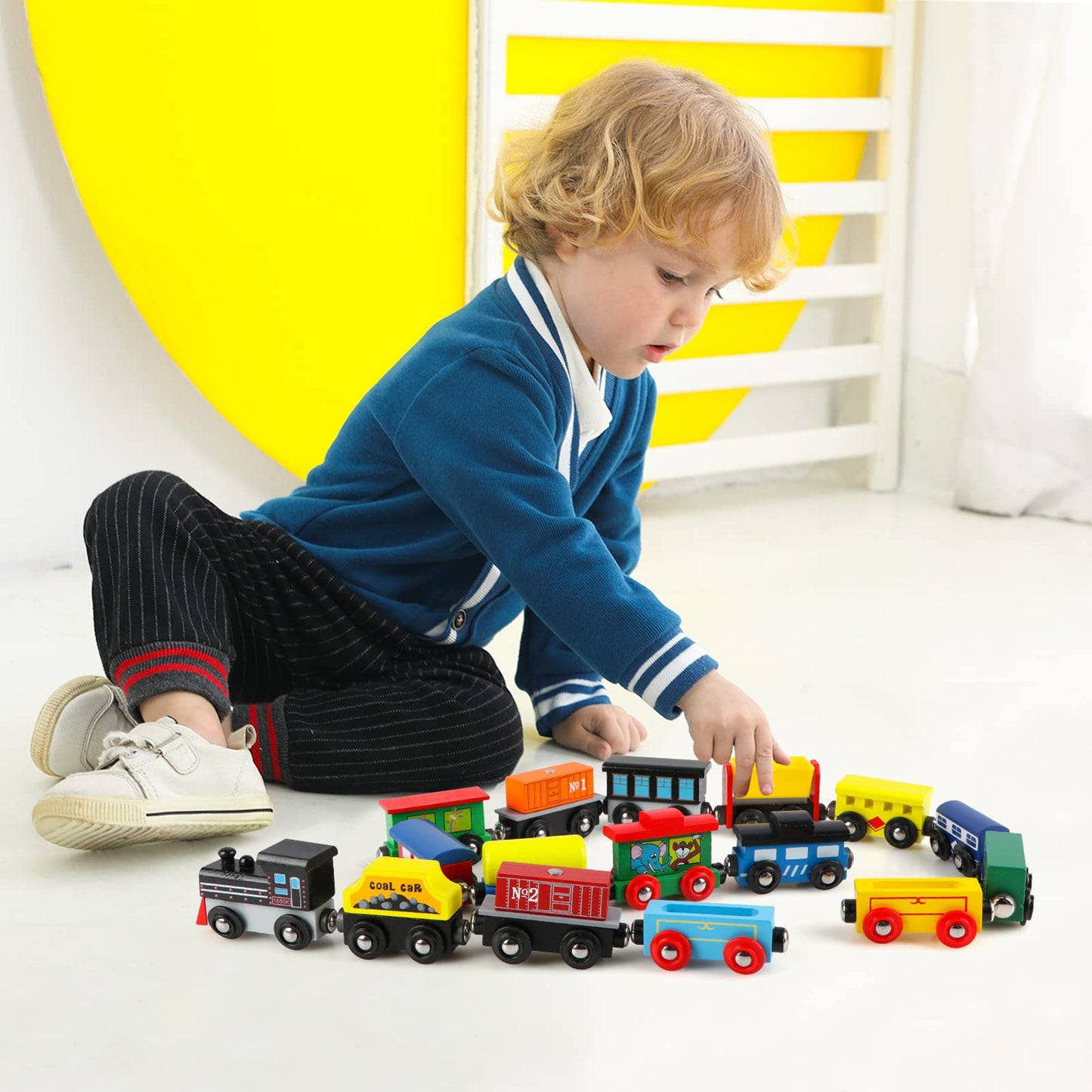 Wondertoys Wooden Train Set – 16 Pcs Magnetic Tracks with Storage Bag for Toddlers & Kids