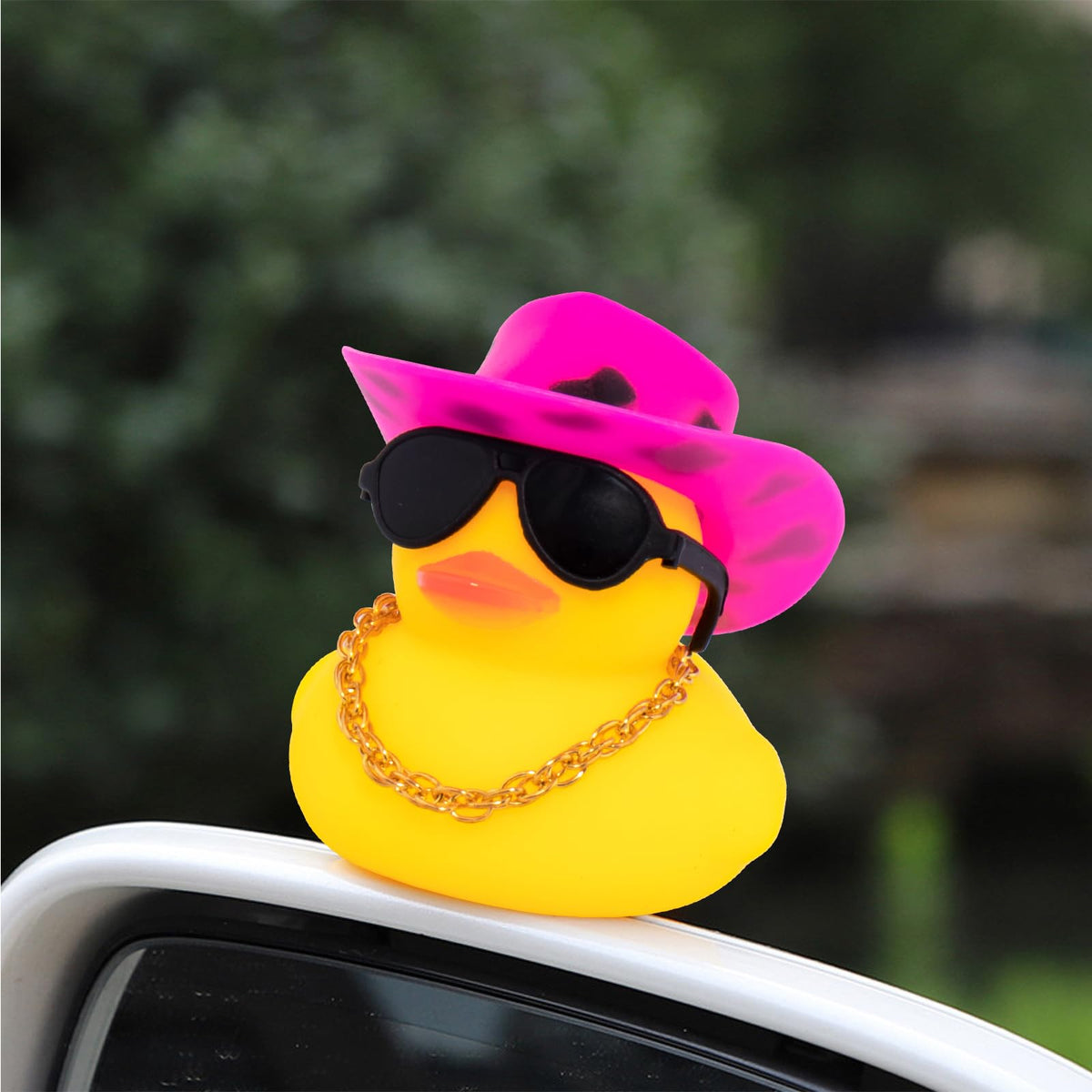 Wonuu Car Rubber Duck – Yellow Dashboard Decoration with Hat, Sunglasses, Necklace, Swim Ring, and Pink Cowboy Hat