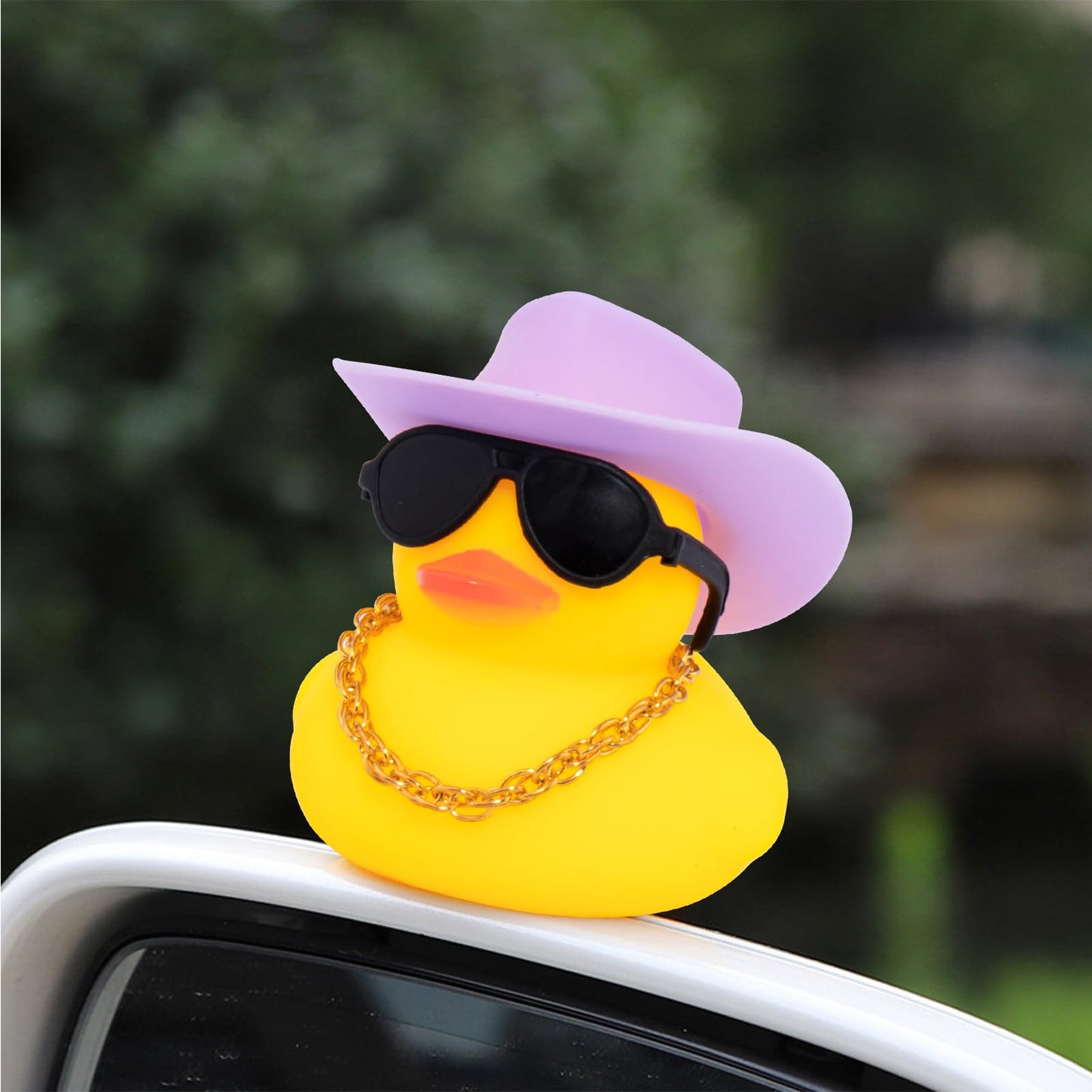 Wonuu Car Rubber Duck – Yellow Dashboard Decor with Sun Hat, Sunglasses, Necklace & Swim Ring