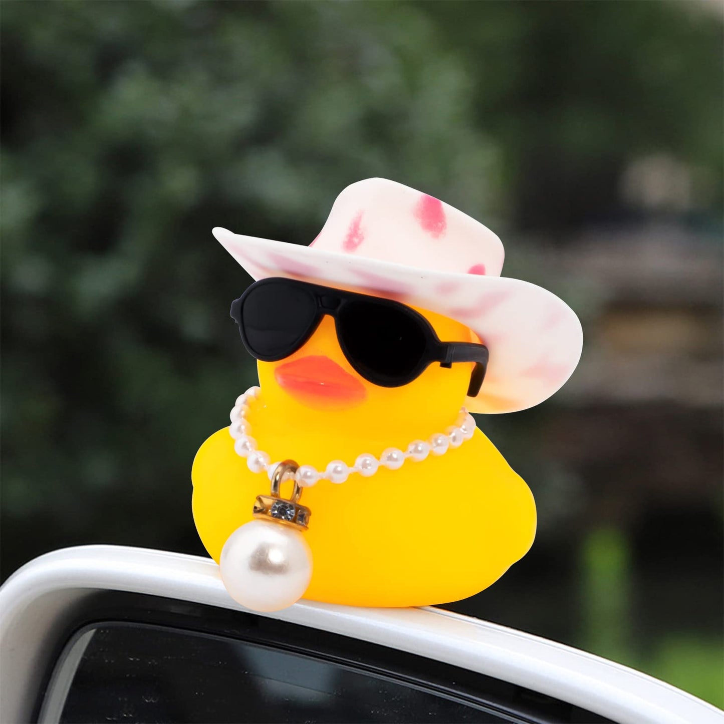 wonuu Car Rubber Duck – Yellow Dashboard Decoration with Sun Hat, Sunglasses, Necklace, Swim Ring, Pink Cowboy Hat