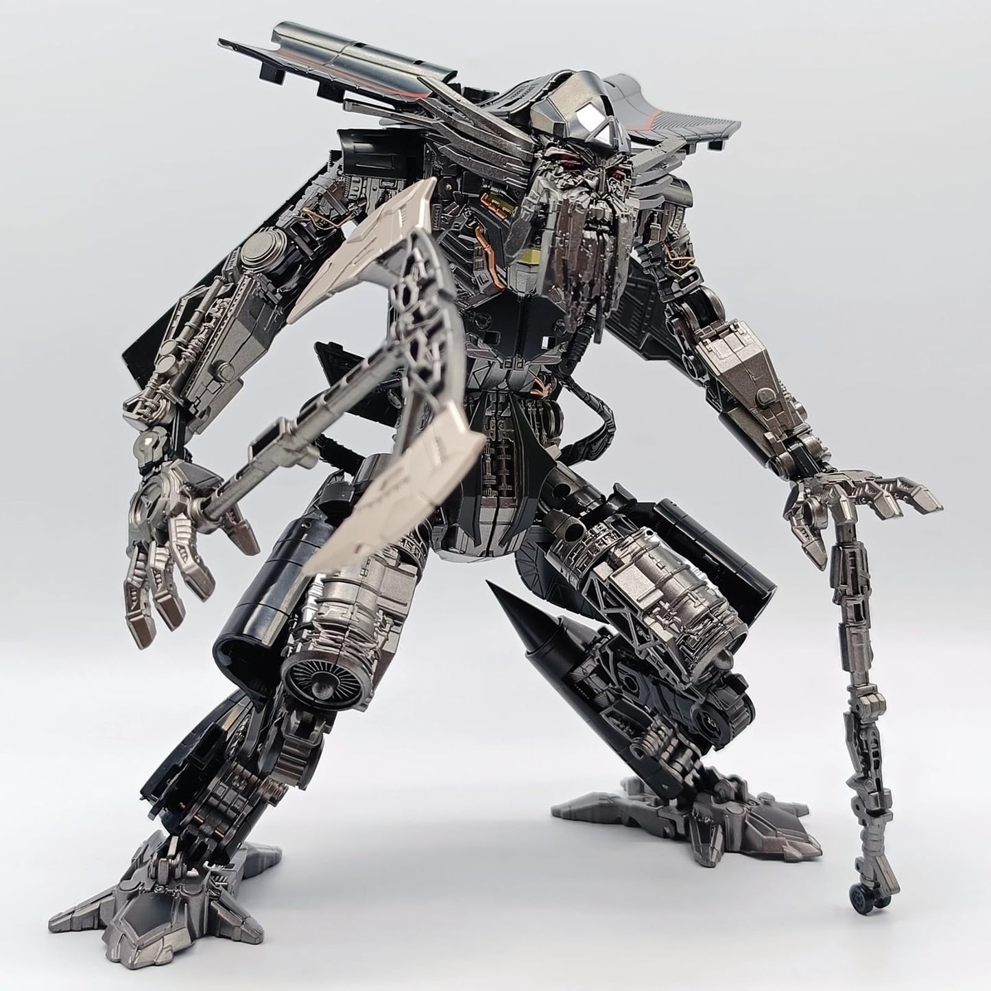 Xillzhe Deformation Robot Toy – 9.06-Inch Deformation Action Figure with Accessories