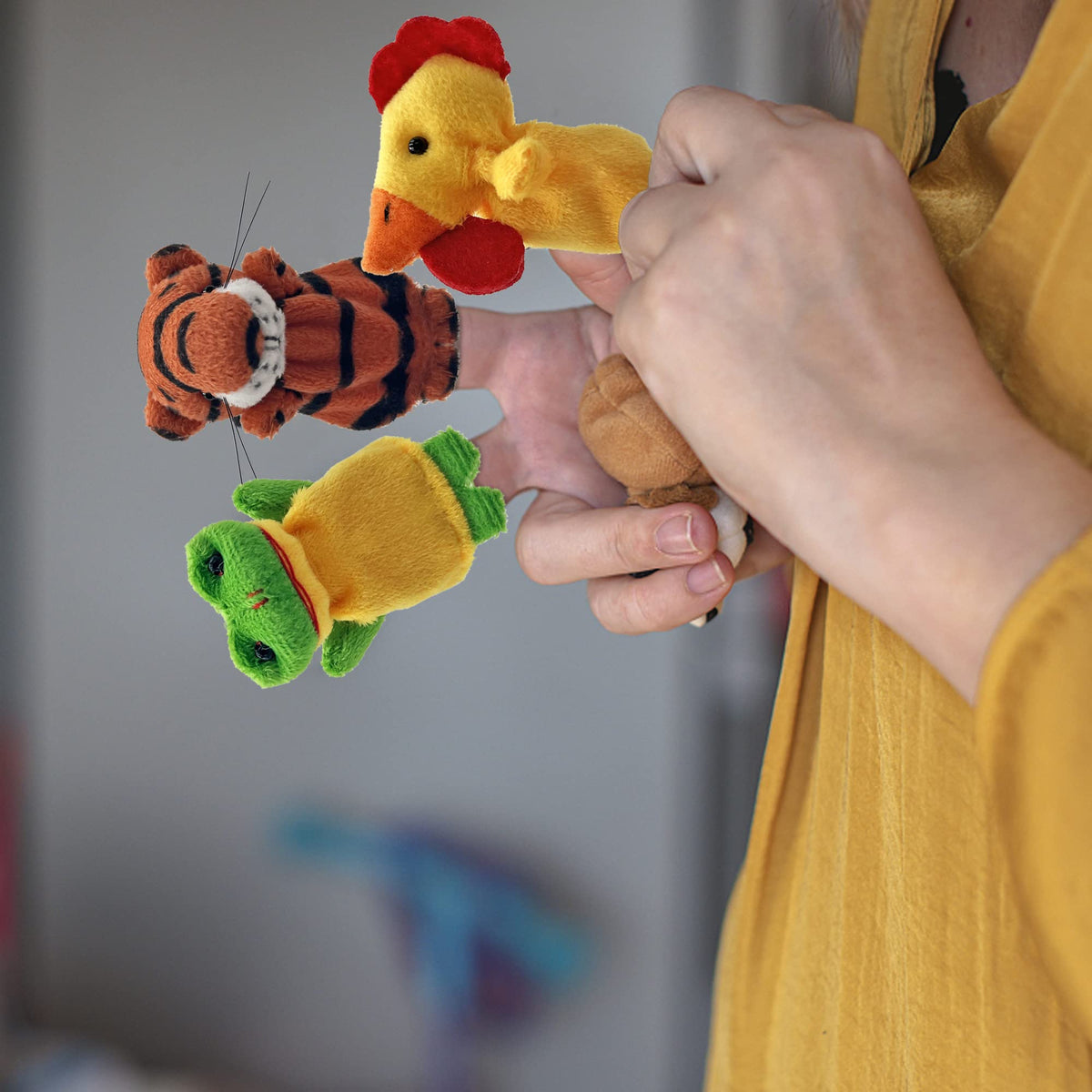 XIPEGPA 24-Piece Finger Puppets Set – Soft, Fluffy Storytelling Puppets for Kids