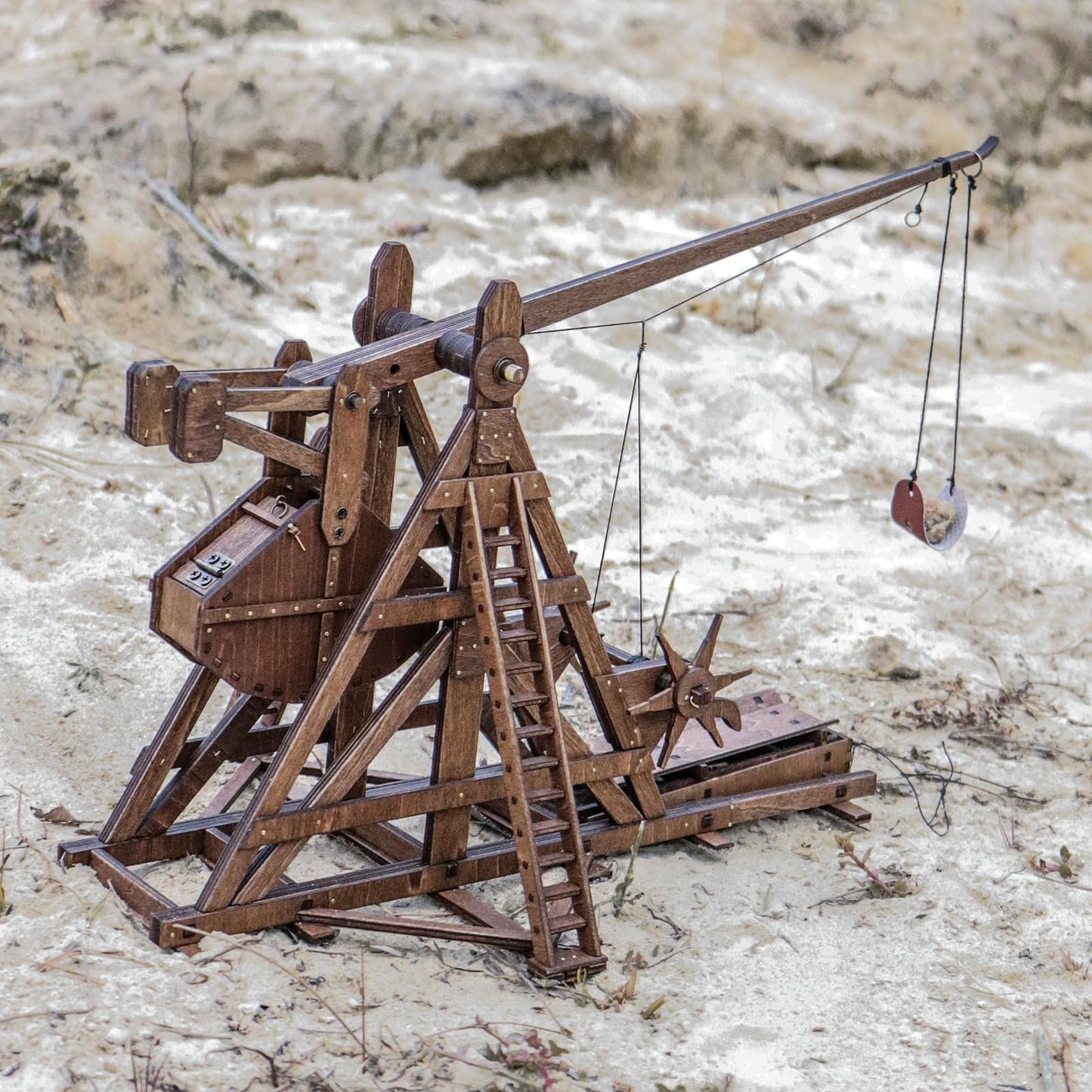 YAQUMW MINI Counterweight Trebuchet – Wooden DIY Tabletop Model Kit for Adults | Medieval Siege Puzzle