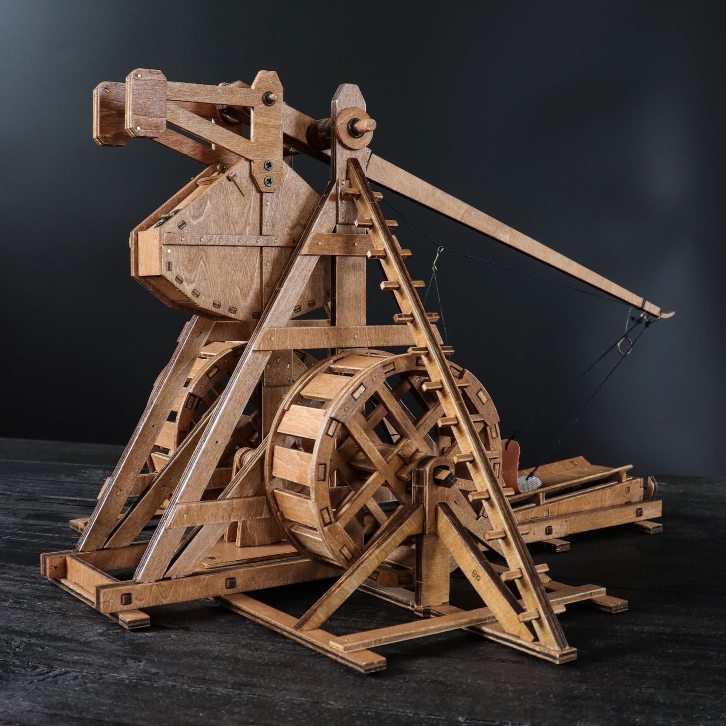 YAQUMW Mini Counterweight Trebuchet with Wheels – Medieval Wooden Mechanical Model Kit for STEM Desk Toy