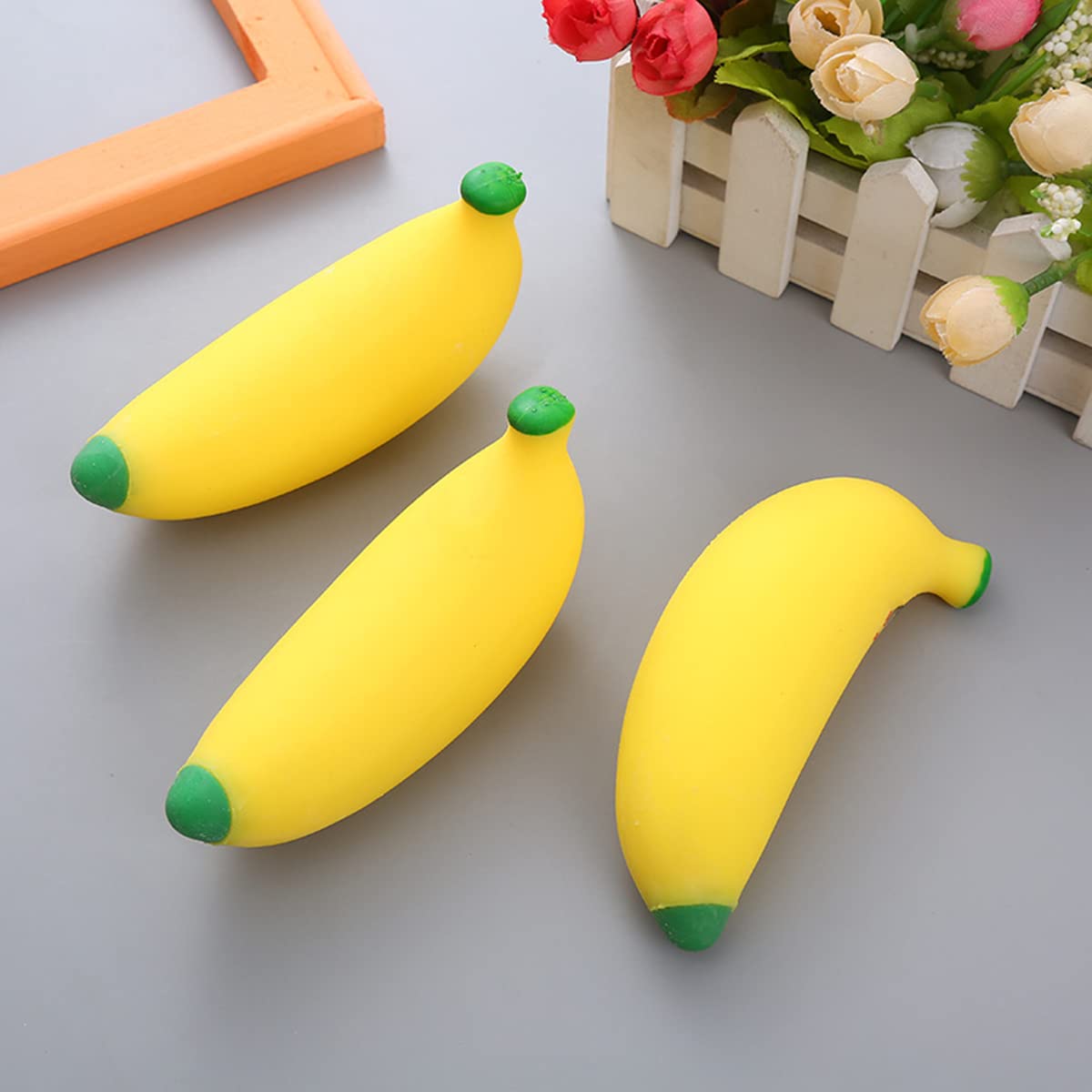 YJHWLF Stretchy Glue-Sand Banana Toy – Latex Soft Decompression, 2-Pack for All Ages