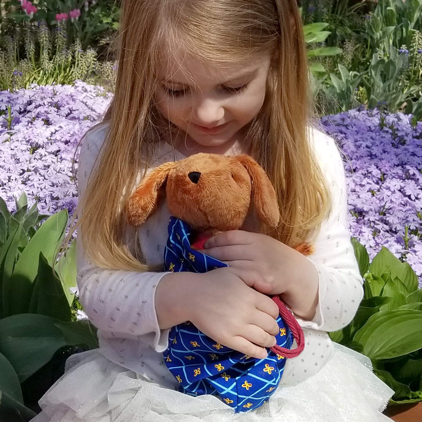 YOTTOY Genevieve Dog Plush in Madeline Tote | Madeline Collection
