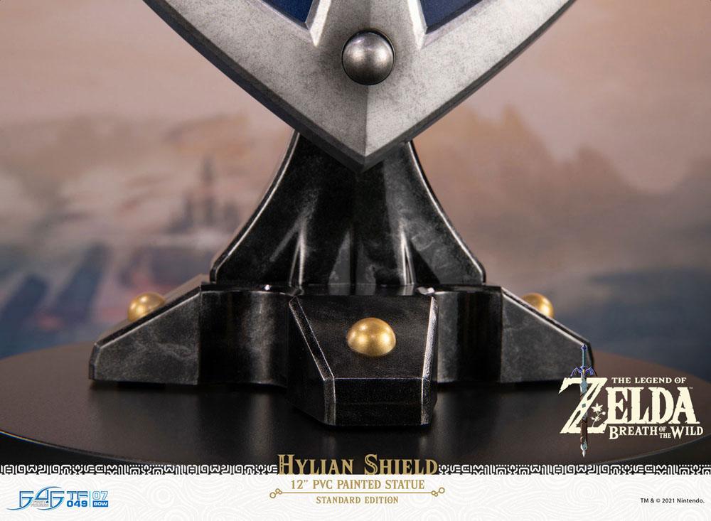 Zelda Breath of the Wild Statue Hylian Shield Standard Edition 29cm