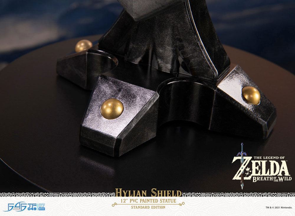 Zelda Breath of the Wild Statue Hylian Shield Standard Edition 29cm