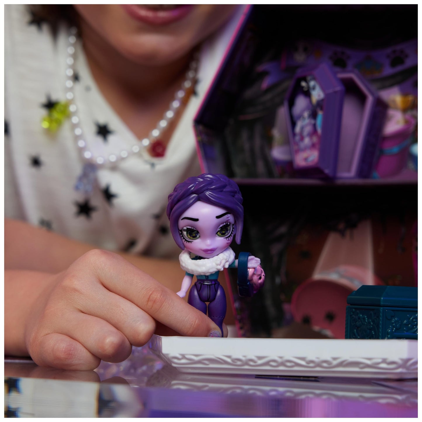 Zombaes Forever Wild Vibes Rest in Show Deluxe Set – 2 Exclusive 3.5-Inch Dolls & 2 Pets