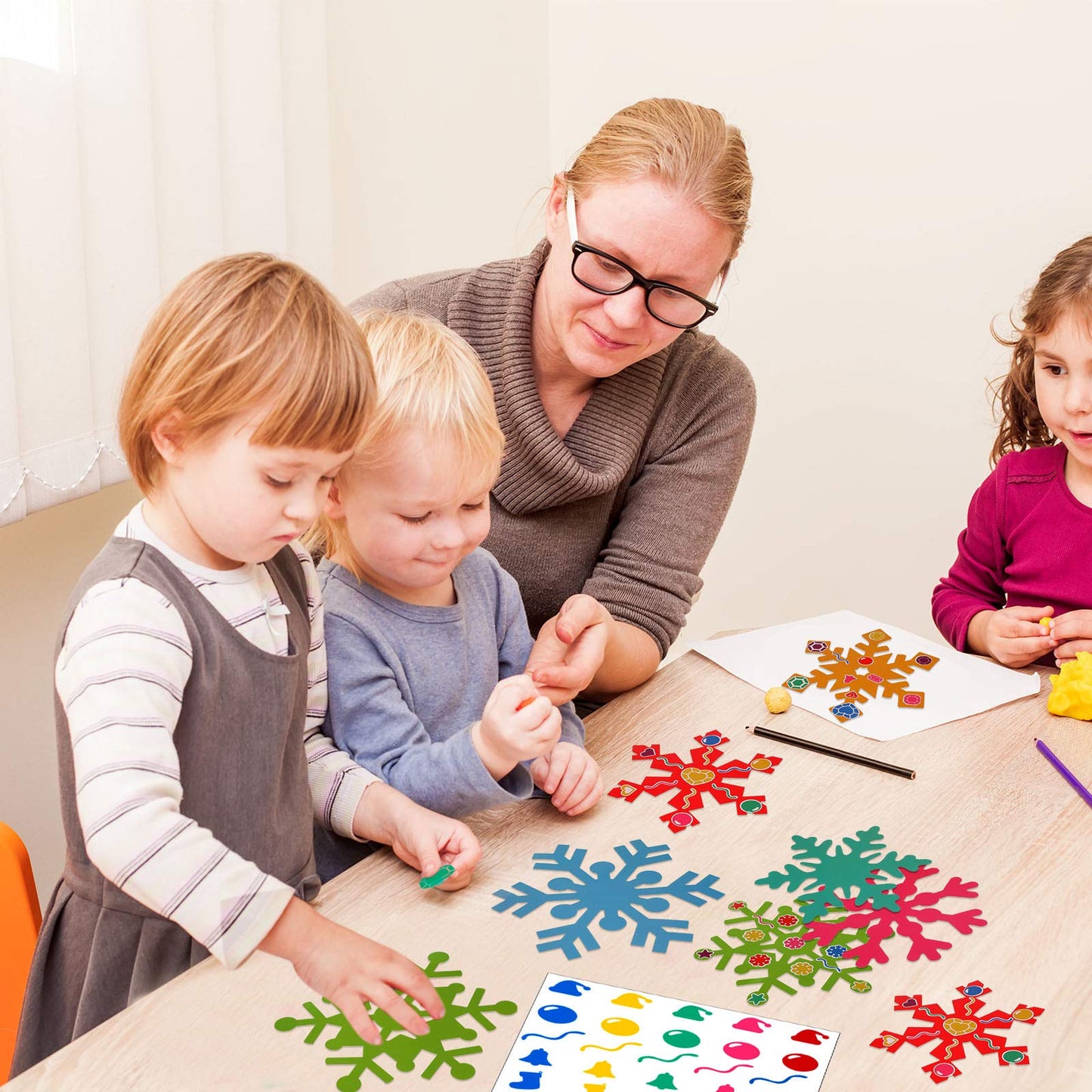 Zonon 24-Piece Holiday Snowflake Craft Kit for Christmas Tree & Home – Bright Colors
