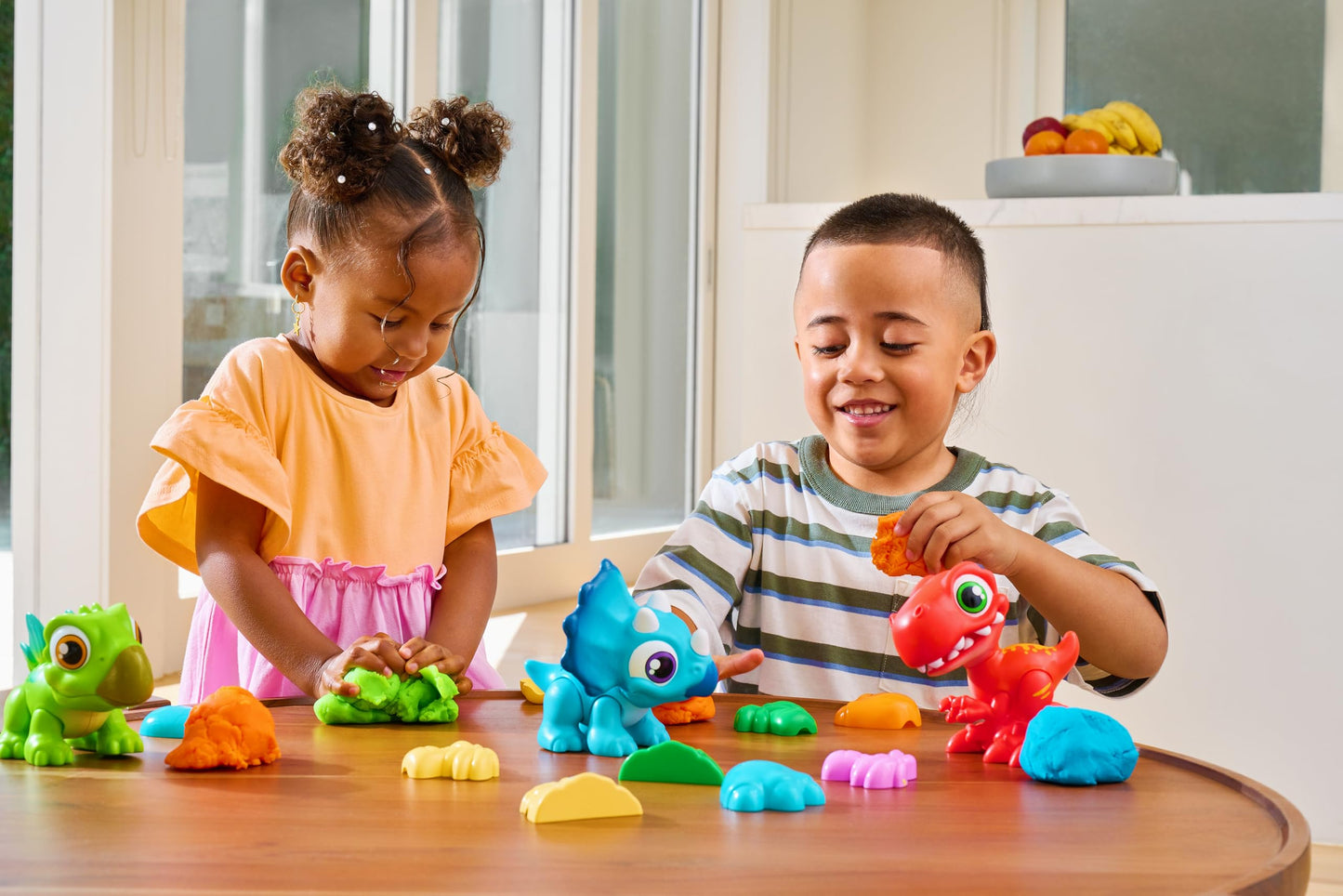 ZURU SMASHERS Junior Dino Dig Small Egg – 18 Surprises, 500g Dino Dough, Build and Explore